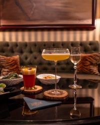 Bar & Lounge 