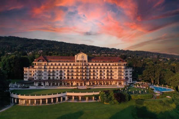 Evian Resort recrute !