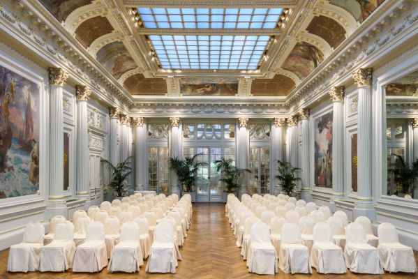 https://www.journaldespalaces.com/carriere/offres-par-etablissement-496-Hotel-du-Palais.html