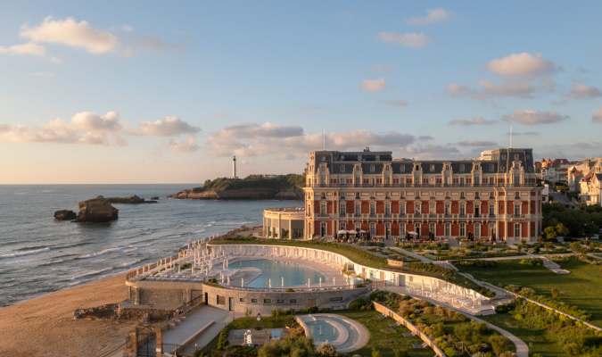https://www.journaldespalaces.com/carriere/offres-par-etablissement-496-Hotel-du-Palais.html