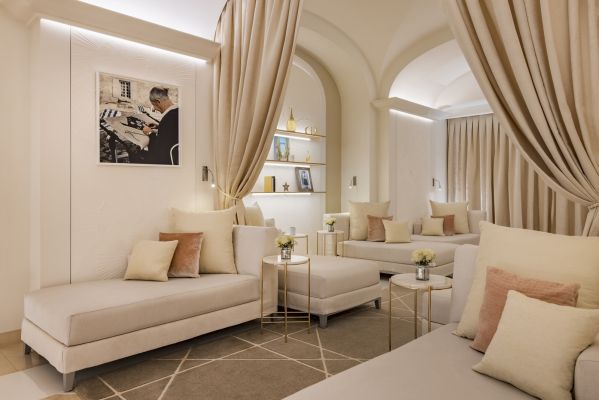 Htel Plaza Athne Paris recrute !