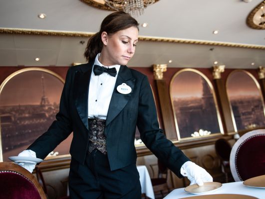 Disney Cruise Line recruits!
